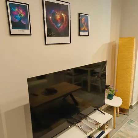 Apartment Home, Lovely, Private, Unique, Cozy 7 Minutes From Center, Super Fast Internet *