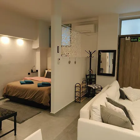 Home, Lovely, Private, Unique, Cozy 7 Minutes From Center, Super Fast Internet Apartment Athens